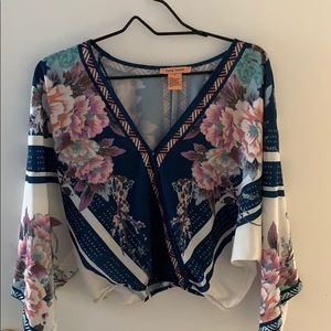 V-neck floral crop top